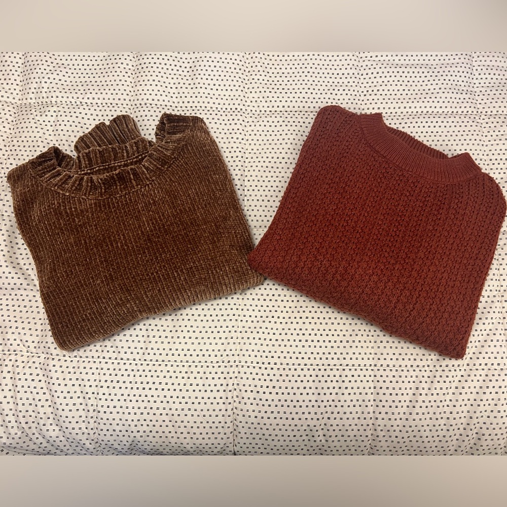 Lot of 2 Women's Sweater- Brown and Rust 
Size M